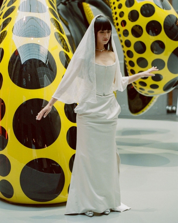 Inside a Daringly Colorful & Cool Wedding at a Melbourne Art Gallery