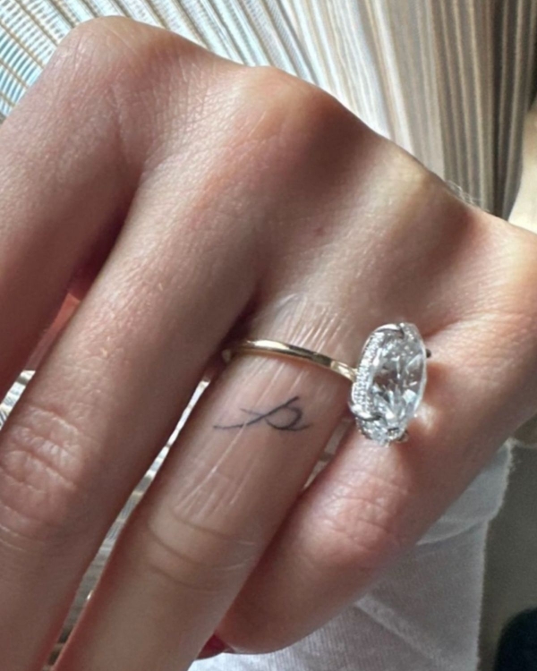 8 Fun, Stylish & Creative Engagement Announcement Ideas