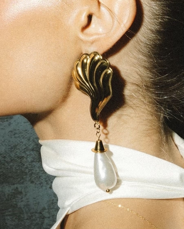The Chicest Earrings to Match Every Wedding Dress Neckline & Hairstyle