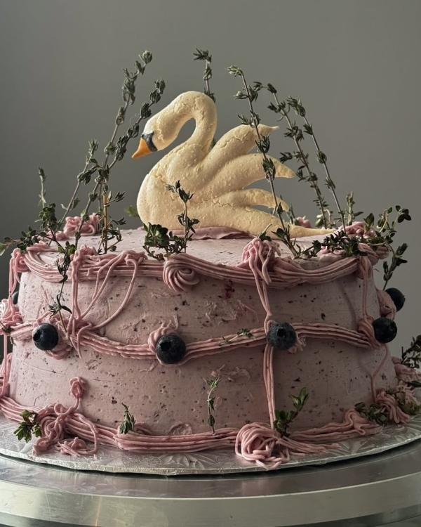 Trend: Swan-Inspired Wedding Décor