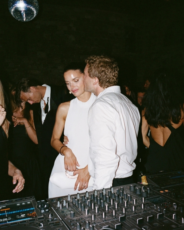 A Danielle Frankel Bride’s Tuscan Wedding in a Medieval Castle