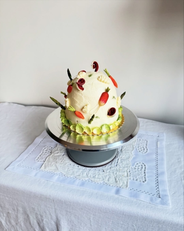 Trend: Vegetable-Decorated Wedding Cakes