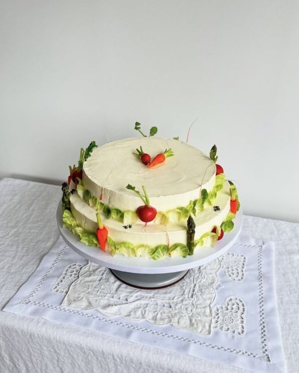 Trend: Vegetable-Decorated Wedding Cakes
