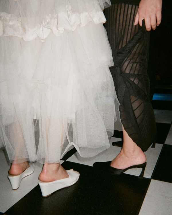 Inside a Daringly Colorful & Cool Wedding at a Melbourne Art Gallery