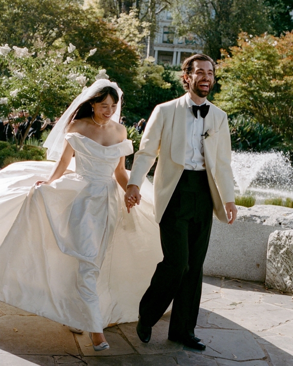 Inside a Daringly Colorful & Cool Wedding at a Melbourne Art Gallery