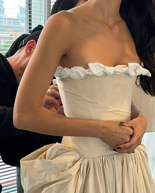 9 Genius Styling Hacks Bridal Stylists Swear By