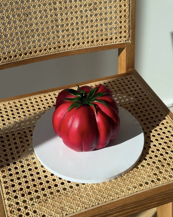 Trend: Vegetable-Decorated Wedding Cakes