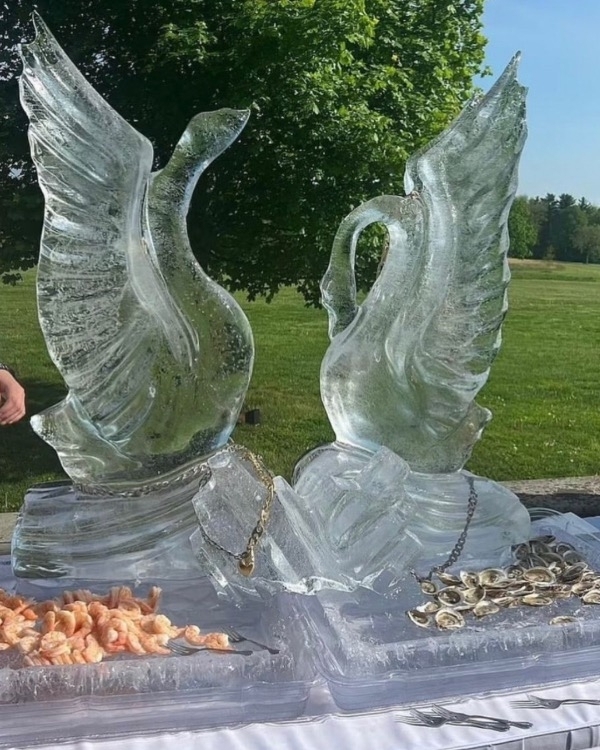 Trend: Swan-Inspired Wedding Décor