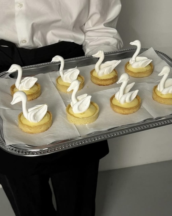 Trend: Swan-Inspired Wedding Décor