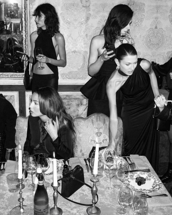 Tinder’s New Double Date Feature Is Here — And It’s Made for You and Your BFF