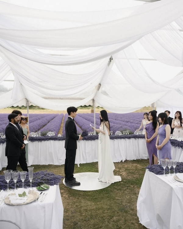 How to Use AI to Create Your Wedding Day Timeline, Playlist, Seating Chart & More