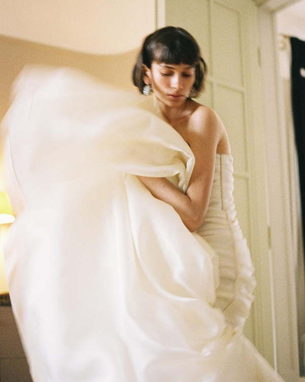 9 Genius Styling Hacks Bridal Stylists Swear By