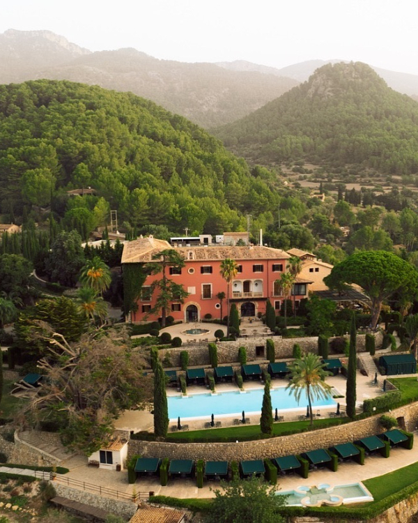 How to Book Wedding Hotel Blocks Your Guests Will Love