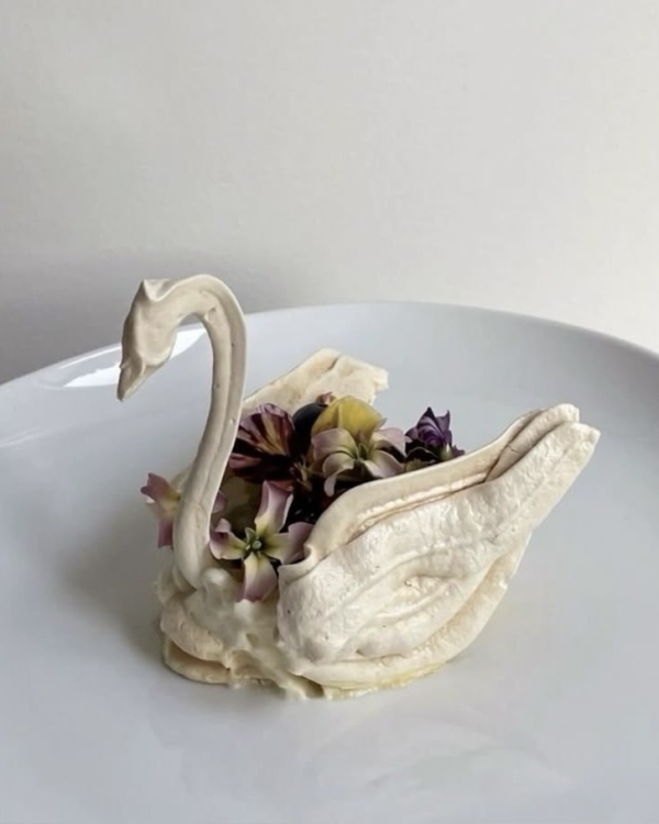 Trend: Swan-Inspired Wedding Décor