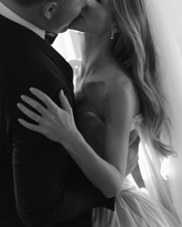 55 Must-Have Wedding Photos that Tell Your Love Story Perfectly