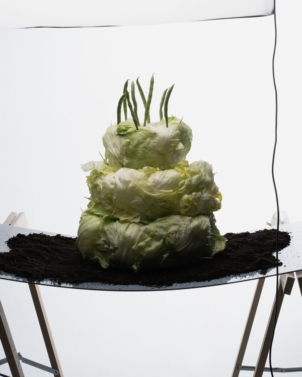 Trend: Vegetable-Decorated Wedding Cakes