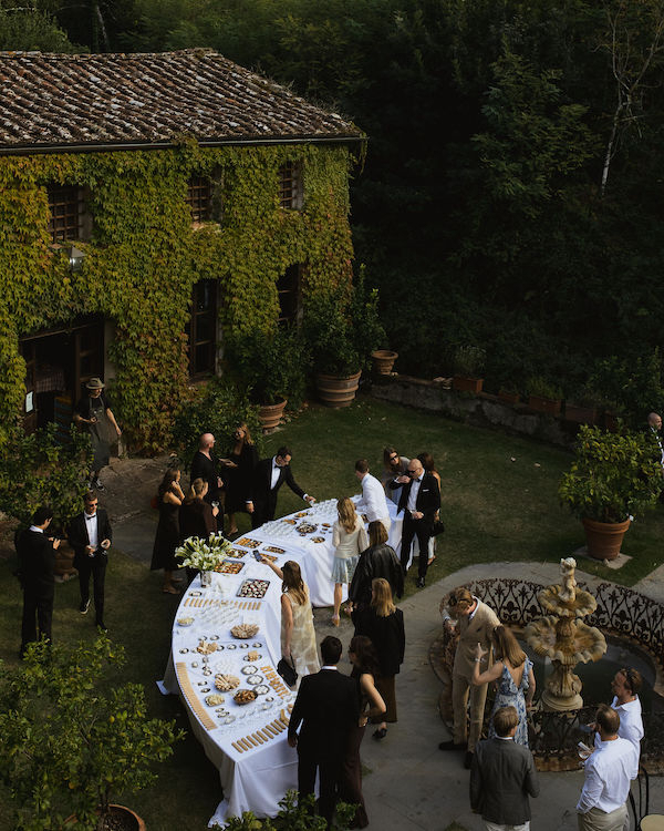 55 Must-Have Wedding Photos that Tell Your Love Story Perfectly