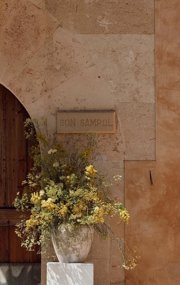 Content Creators Content for Brides