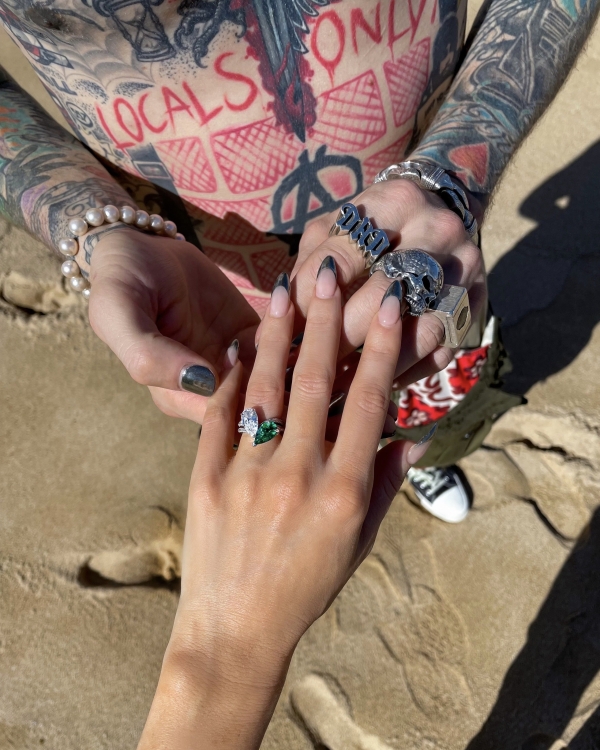 Instagram Engagement Announcement Ideas | Ring Selfie | How to Take Picture of Engagement Ring