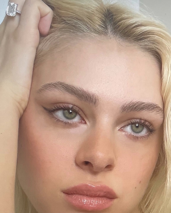 Instagram Engagement Announcement Ideas | Ring Selfie | How to Take Picture of Engagement Ring