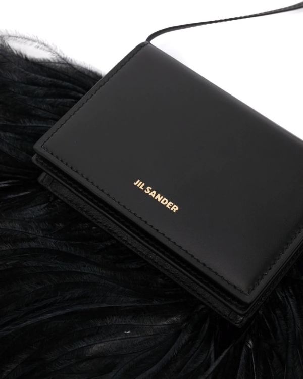 Top 7 Wedding Accessories with Feathers | Trendy Feathers Accessories for Wedding