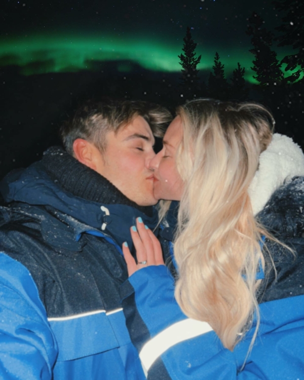 Instagram Engagement Announcement Ideas | Ring Selfie | How to Take Picture of Engagement Ring