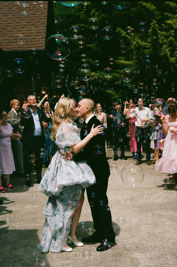 Dollhouse inspired wedding | Interview with the real bride about planning, finding outfits and coping with stress