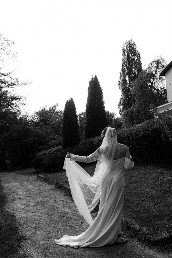 Minna Katie Captures the Essence of Spring Love