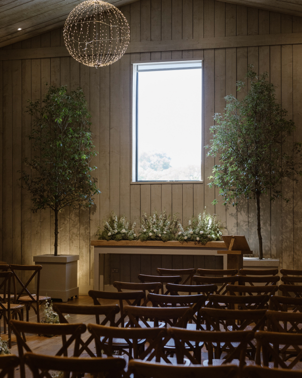 Cozy Wedding at Primrose Hill Farm | Interview with the real bride about planning, finding the dress and coping with anxiety