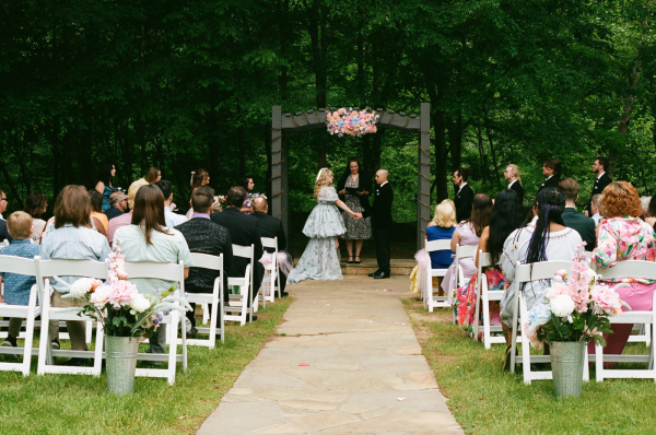 Dollhouse inspired wedding | Interview with the real bride about planning, finding outfits and coping with stress