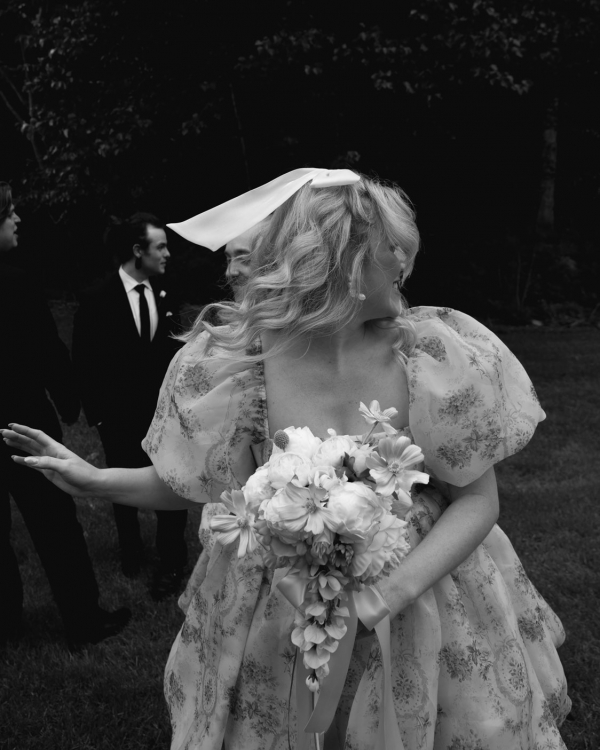 Dollhouse inspired wedding | Interview with the real bride about planning, finding outfits and coping with stress