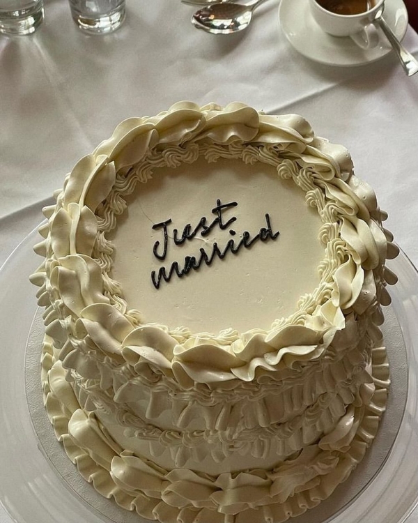 Changing Your Last Name After Marriage: Pros & Cons