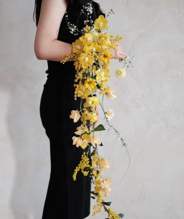 Trend: Cascading Flower Bouquets