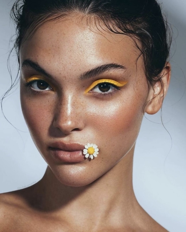 Makeup Inspiration: Non-White Eyeliner Trend