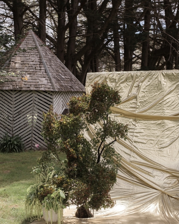 A Beautiful Wedding with Traditional Elements and Elegant Decor