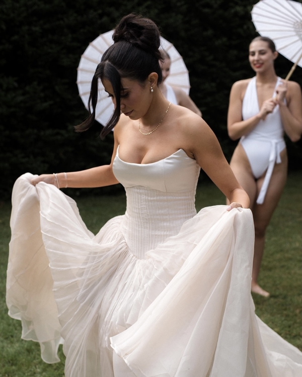 A Beautiful Wedding with Traditional Elements and Elegant Decor