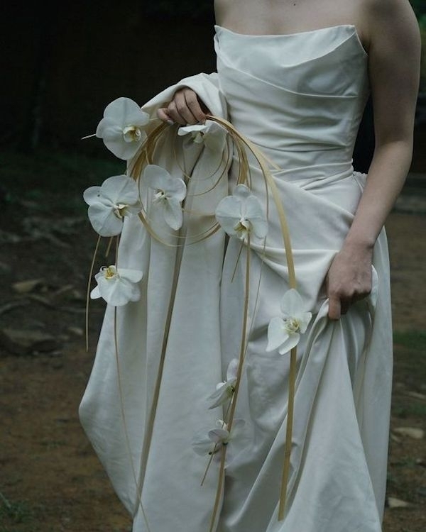 Trend: Cascading Flower Bouquets