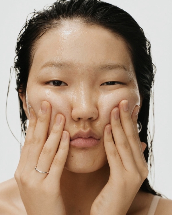 5 Must-Have at Home Skincare Tools | LED Mask, Cleansing Brush, Gua Sha