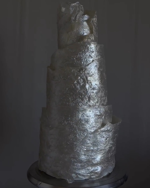 Beautiful Trends for Summer Wedding Cakes | Vintage Decor, Flower Cakes, Seasonal Berries