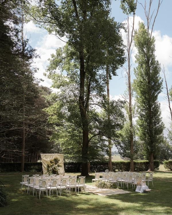 A Beautiful Wedding with Traditional Elements and Elegant Decor