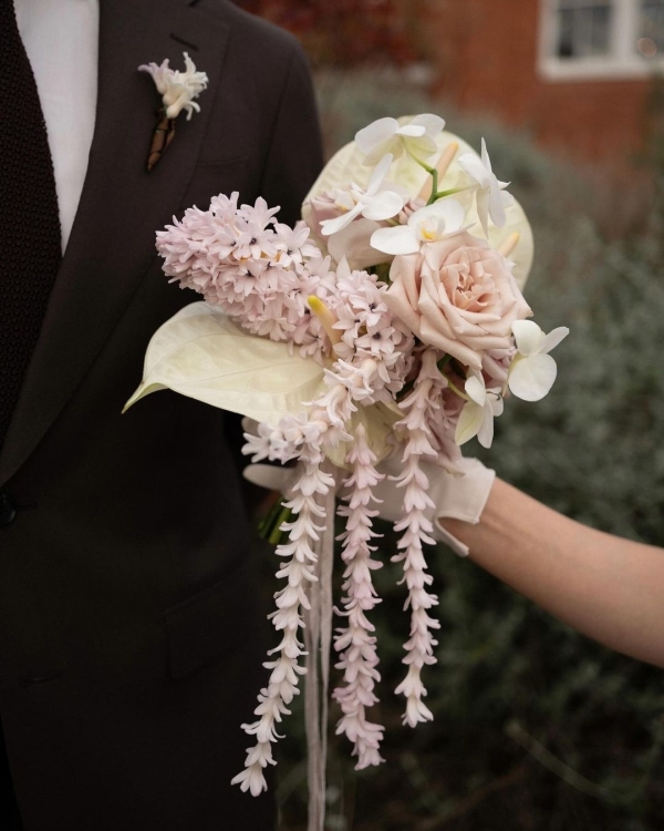 Trend: Cascading Flower Bouquets