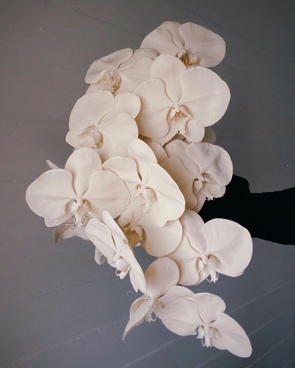 Trend: Cascading Flower Bouquets