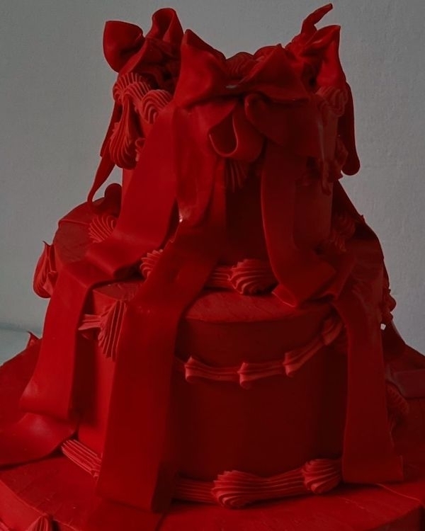 Beautiful Trends for Summer Wedding Cakes | Vintage Decor, Flower Cakes, Seasonal Berries