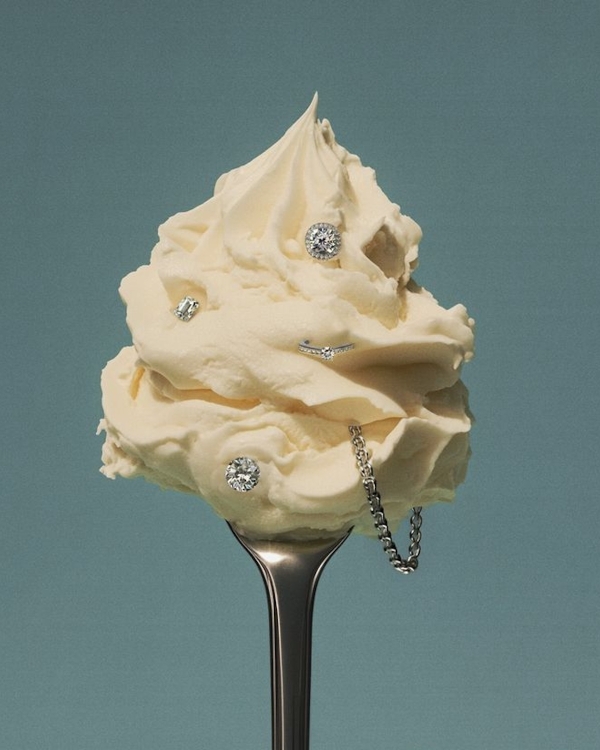 40 Fashionable Food-Infused Wedding Photography Ideas That Serve Style