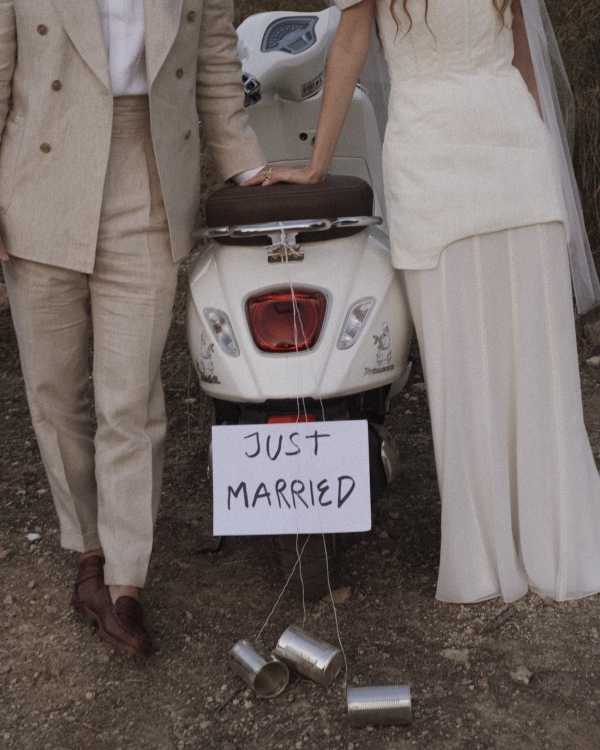 An Artistic Wedding Amongst a Breathtaking Quarry in Mallorca