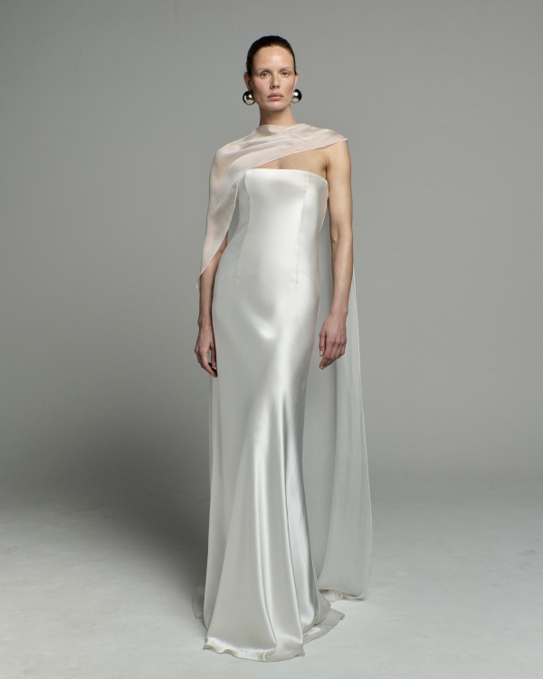 30 Breathtaking Bridal Dresses for a Wedding in Spain