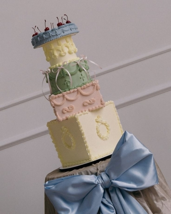 Trend: Stacked Wedding Cakes
