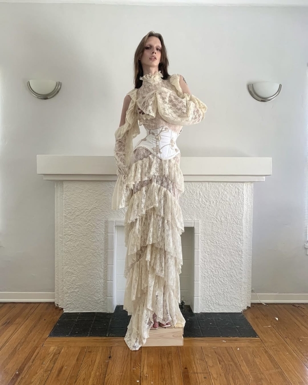 30 Breathtaking Bridal Dresses for a Wedding in Spain