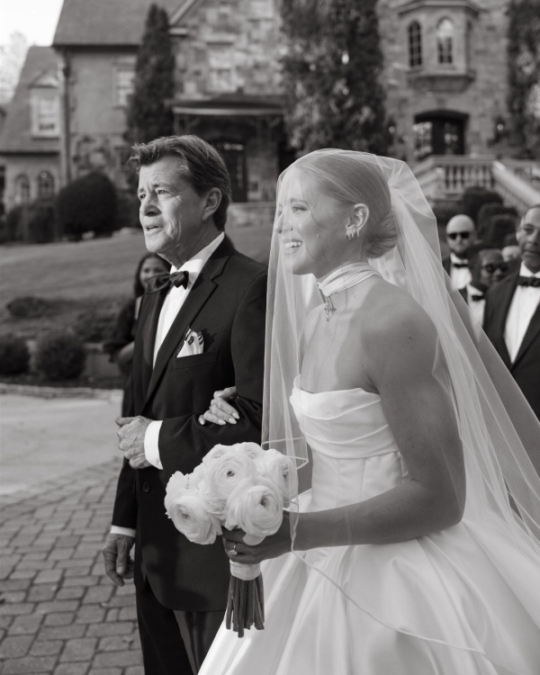 15 Best Wedding Photographers on the US East Coast | Professional Photography | Luxury Photographer and Videographer | Photo Studio