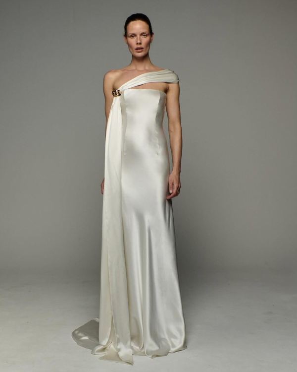 30 Breathtaking Bridal Dresses for a Wedding in Spain